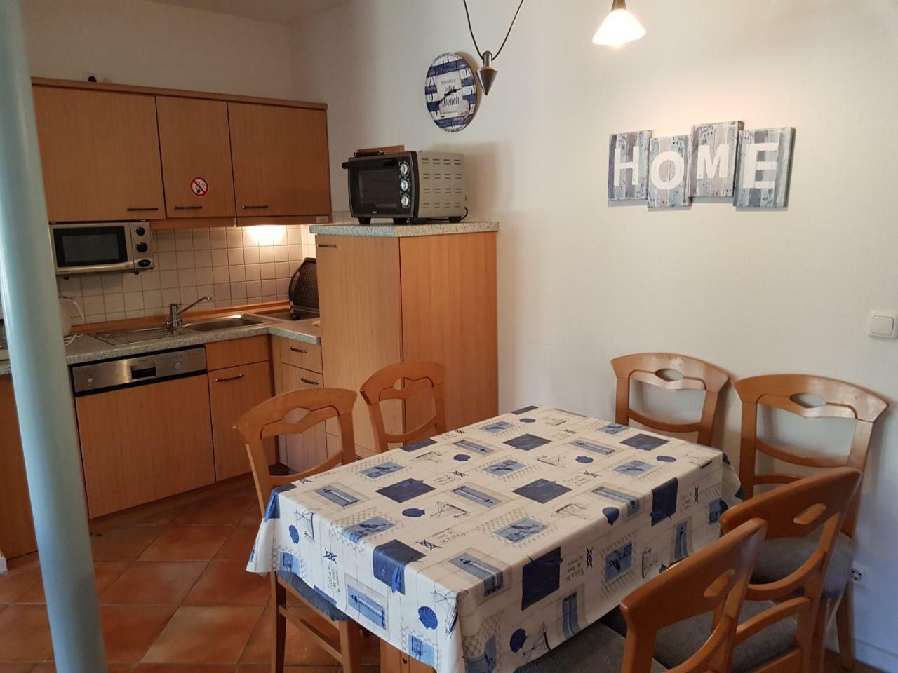 Ferienwohnung 4 Im Haus Am See Mit Wintergarten Und Terrasse Seedorf  الغرفة الصورة