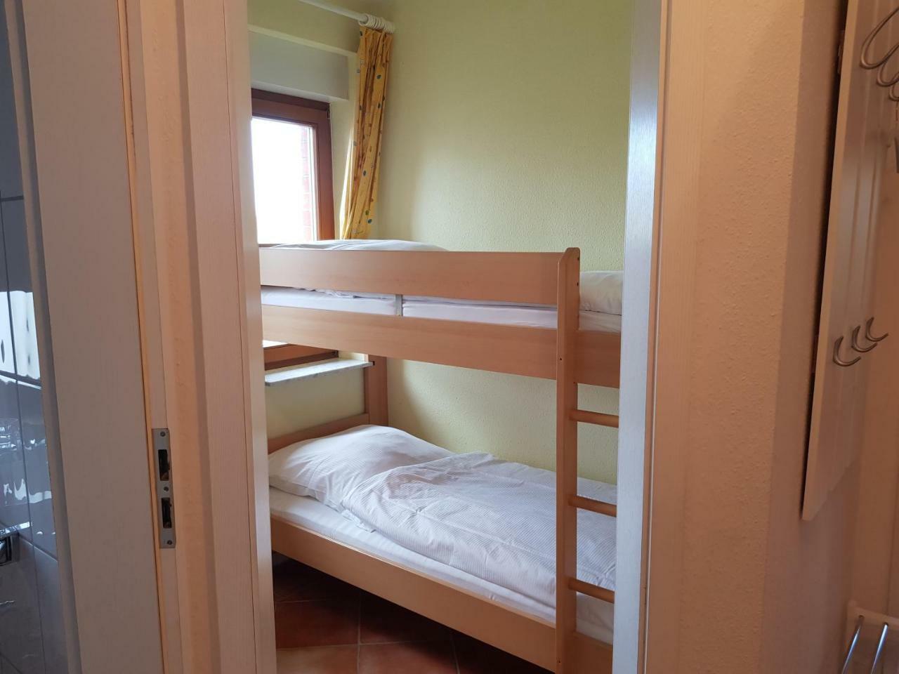 Ferienwohnung 4 Im Haus Am See Mit Wintergarten Und Terrasse Seedorf  الغرفة الصورة