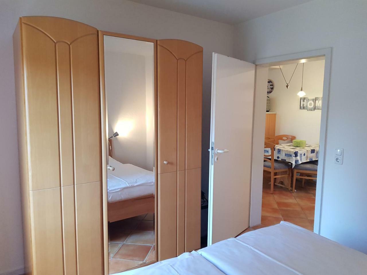 Ferienwohnung 4 Im Haus Am See Mit Wintergarten Und Terrasse Seedorf  الغرفة الصورة